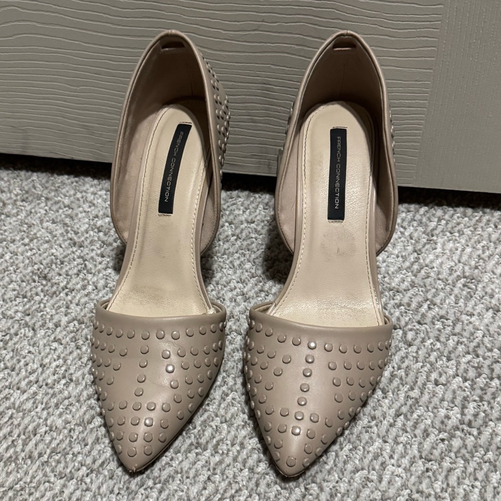 French Connection Cream Heals with Textured Design